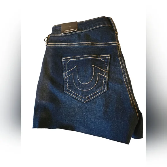 TRUE RELIGION NWT- JENNIE MID RISE RAW HEM SHORT SIZE 25